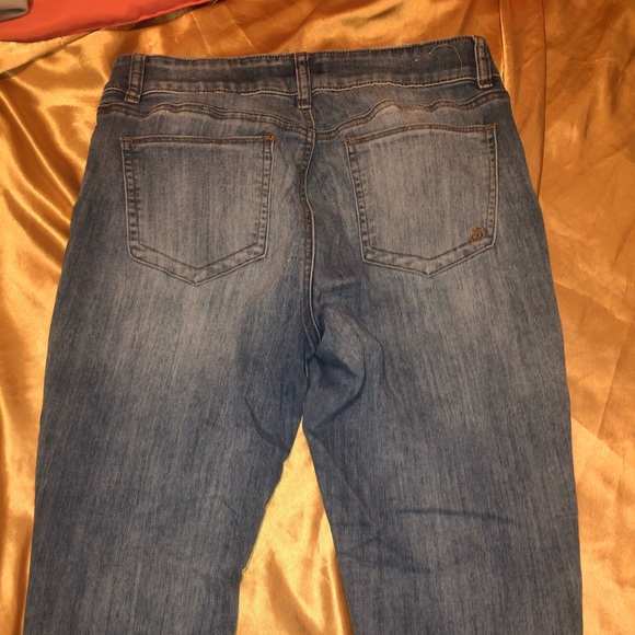 Knee Ripped Jeans - Picture 2 of 2